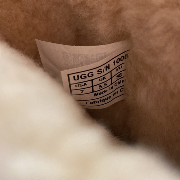 UGG CLASSIC SHORT SILVER SEQUIN BOOTS SIZE 7 - Picture 11 of 15